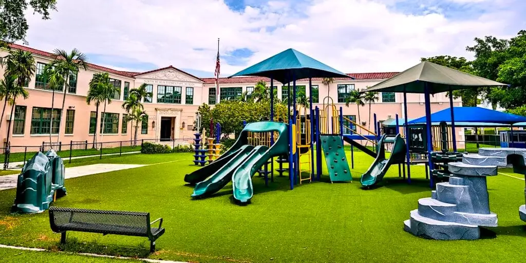 Mold in Schools: Symptoms, Dangers, and Health Risks in South Florida