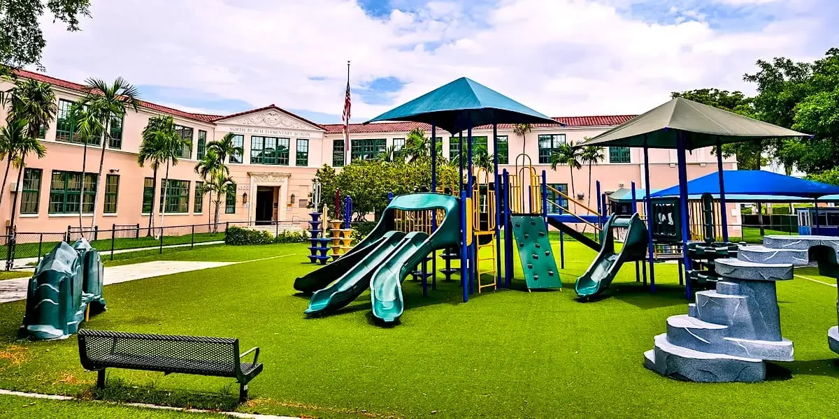 Mold in Schools: Symptoms, Dangers, and Health Risks in South Florida